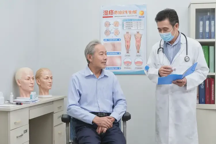 老年人脖子上容易長(zhǎng)濕疹可以徹底自愈嗎(圖1)