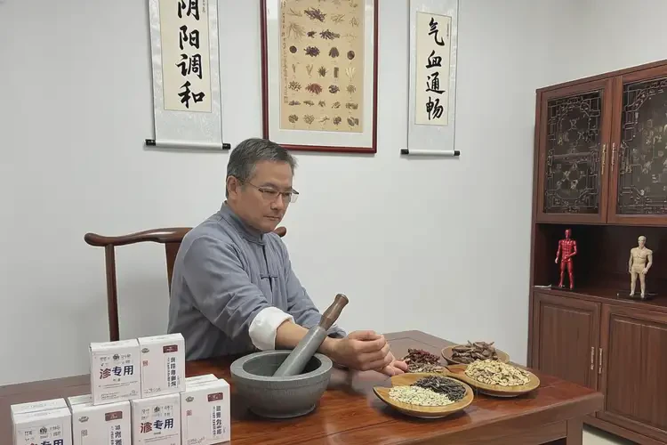 男性面部容易長(zhǎng)濕疹可不可以根治(圖1)