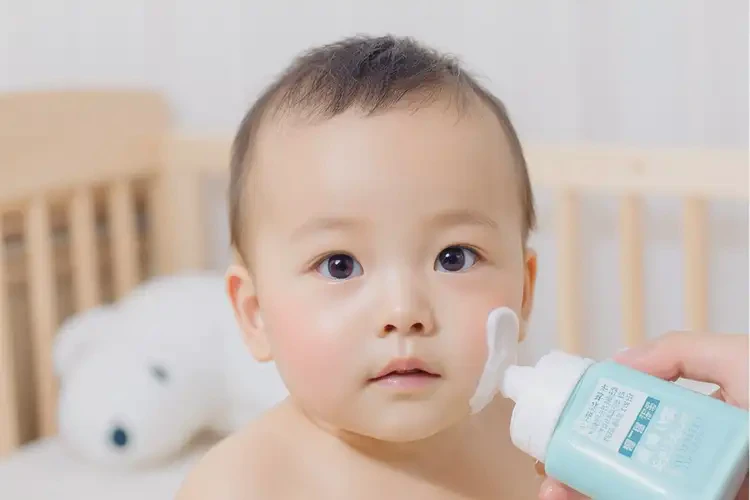 小孩臉上出現(xiàn)濕疹不管它會(huì)自己自愈嗎(圖2)