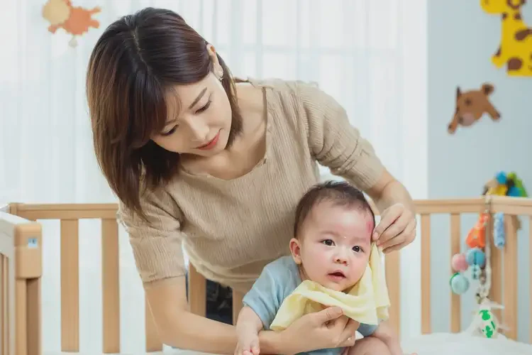 宝宝脖子容易起湿疹不管它会自己好吗(图3)