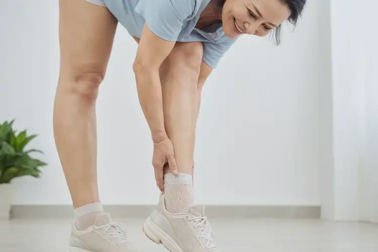 女人腳上容易起濕疹不管它會(huì)自己好嗎(圖1)