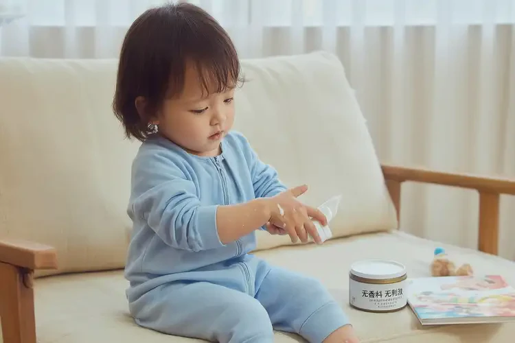 幼儿手上容易长湿疹不管它会自己自愈吗(图2)