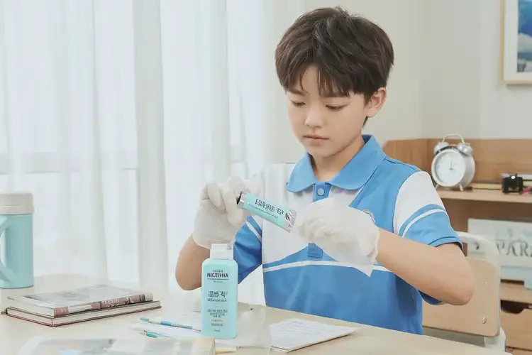 中學(xué)生手上出濕疹能夠徹底治愈嗎(圖2)