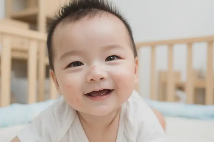 嬰幼兒面部偶爾長(zhǎng)濕疹不管它會(huì)自己好嗎(圖1)