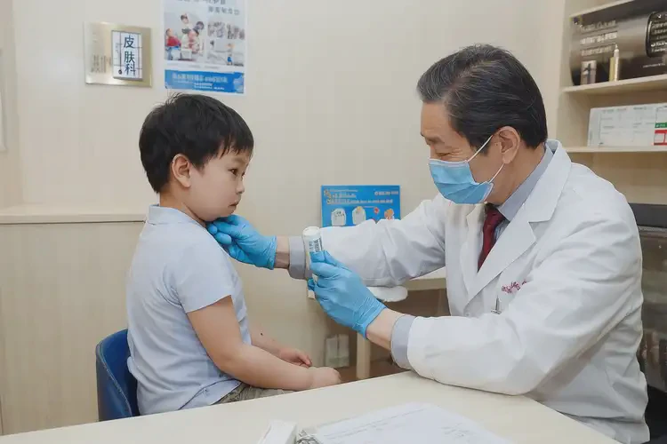 小兒脖子偶爾長(zhǎng)濕疹可不可以根治(圖3)