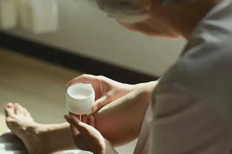 高齡老人小腿上出現(xiàn)濕疹能不能根治(圖2)