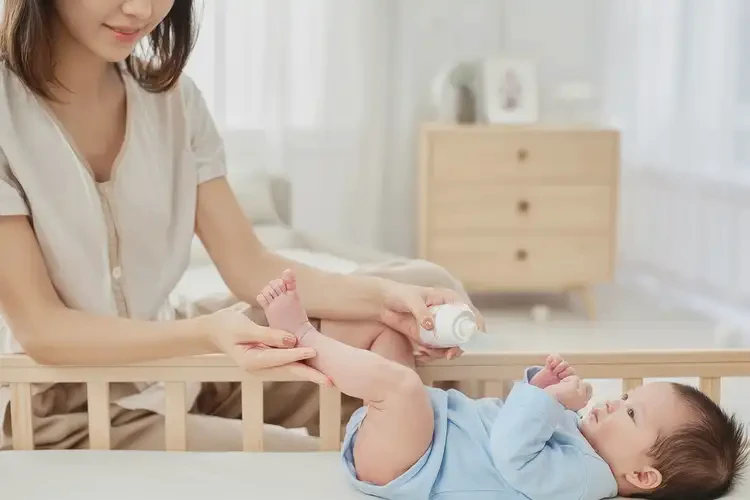 新生儿小腿上偶尔长湿疹可以彻底自愈吗(图2)