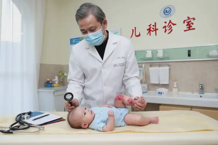 嬰兒大腿上經(jīng)常長(zhǎng)濕疹可不可以根治(圖1)