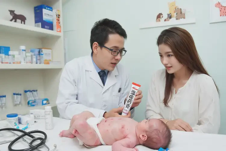 新生兒身上容易起濕疹不管它會(huì)自己自愈嗎(圖2)