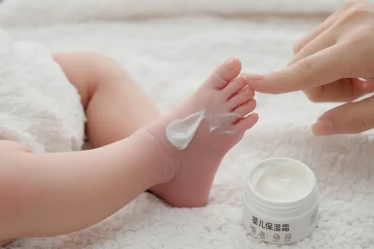 新生兒腳上出現(xiàn)濕疹能夠徹底治愈嗎(圖3)