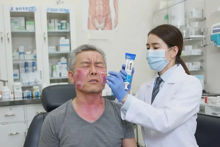 男性臉上經(jīng)常長濕疹能靠自己自愈嗎(圖3)