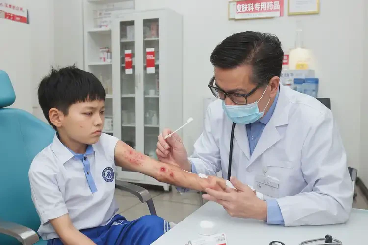 小學(xué)生手臂經(jīng)常起濕疹不管它會自己自愈嗎(圖2)