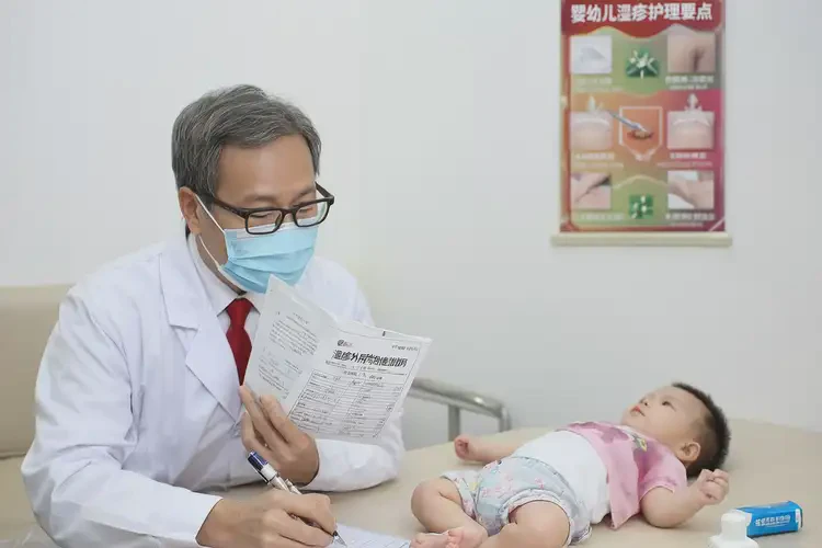 新生兒肚子起濕疹可不可以根治(圖2)