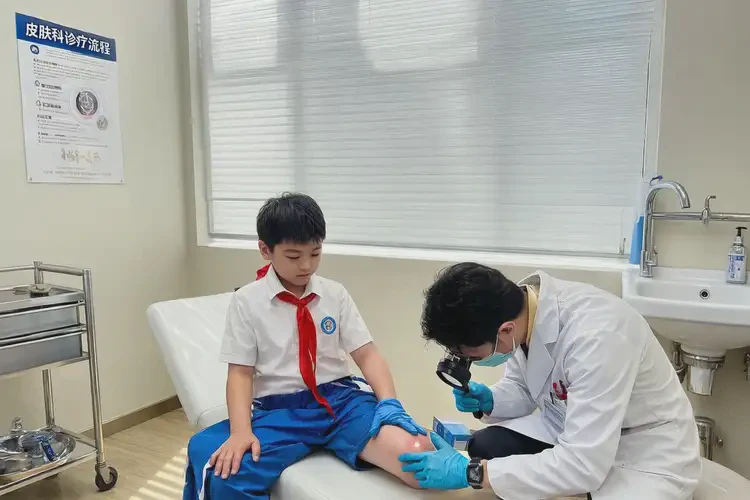 小學(xué)生小腿出現(xiàn)濕疹可不可以根治(圖2)
