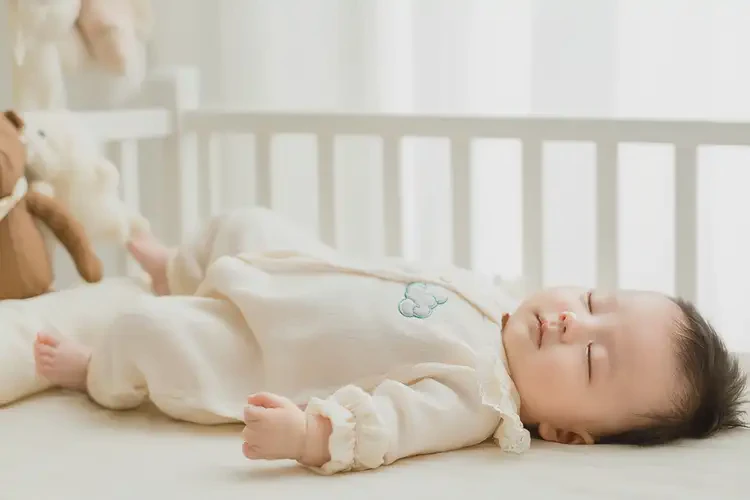 新生儿身上有湿疹不管它会自己好吗(图1)