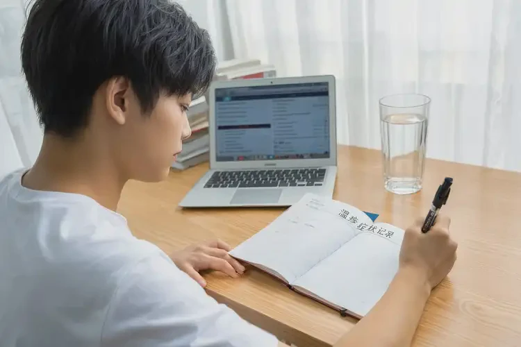 大學(xué)生肚子偶爾長(zhǎng)濕疹可不可以根治(圖1)