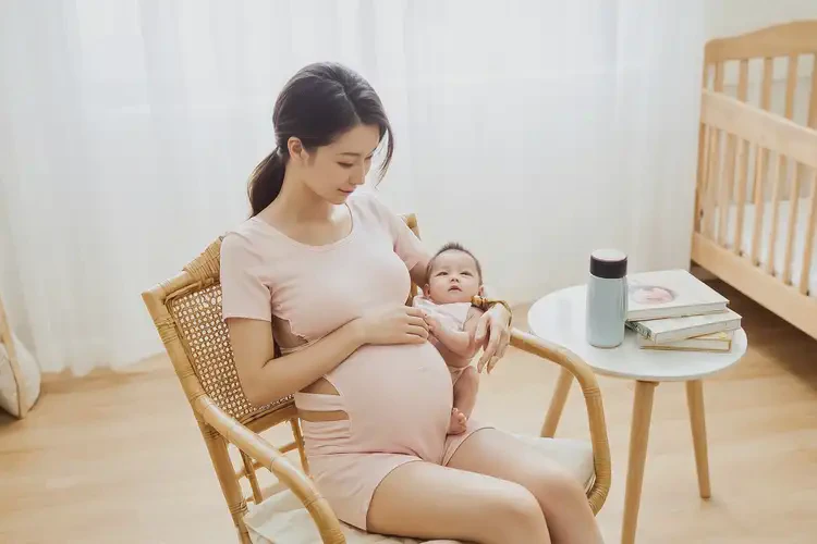 哺乳期媽媽屁股上有濕疹不管它會(huì)自己痊愈嗎(圖1)