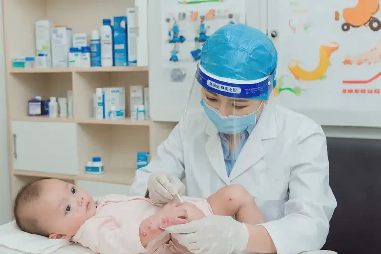 嬰幼兒手臂上長濕疹可以治好嗎(圖3)