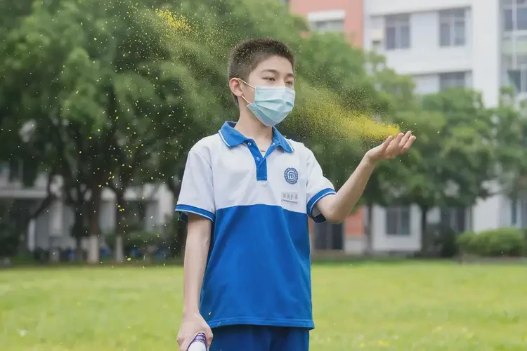 中學(xué)生手臂上容易起濕疹可以徹底自愈嗎(圖1)