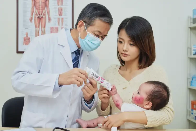 嬰幼兒大腿經(jīng)常起濕疹不管它會(huì)自己痊愈嗎(圖1)