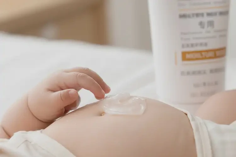 嬰兒肚子上偶爾長濕疹可以治好嗎(圖3)