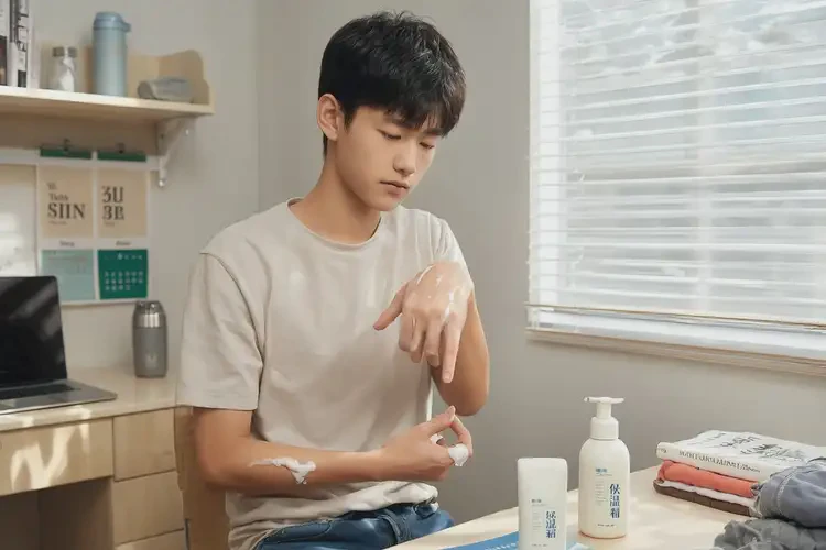 大学生脸上出湿疹可不可以根治(图1)