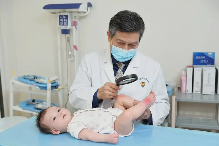 嬰幼兒屁股上出現(xiàn)濕疹可以治好嗎(圖1)