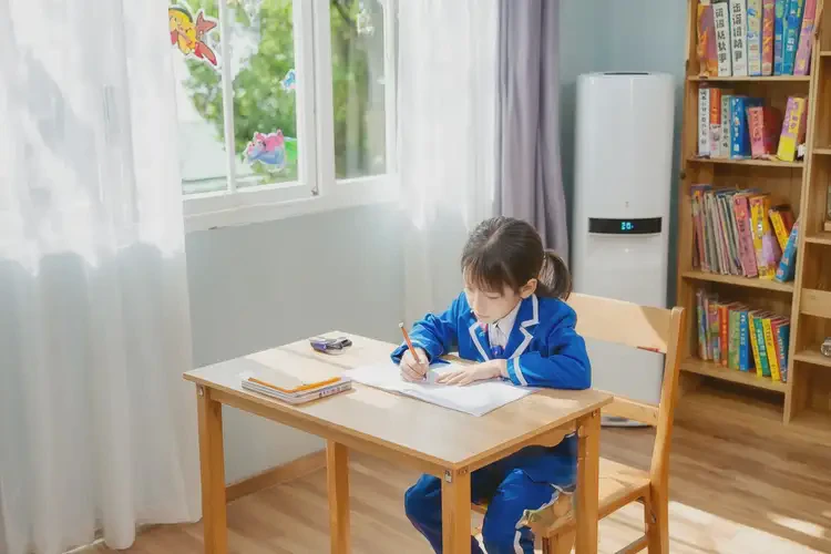 小學(xué)生手上經(jīng)常長(zhǎng)濕疹不管它會(huì)自己自愈嗎(圖1)