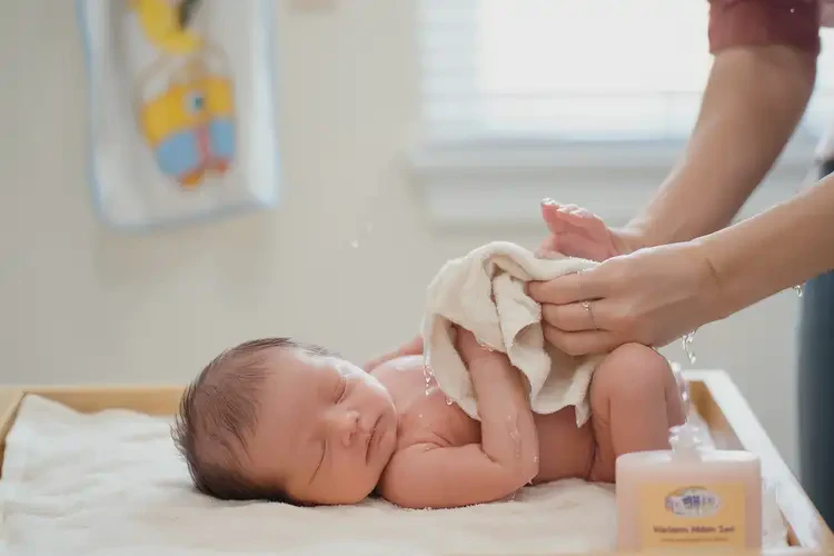 新生兒肚子上長濕疹不管它會(huì)自己痊愈嗎(圖3)