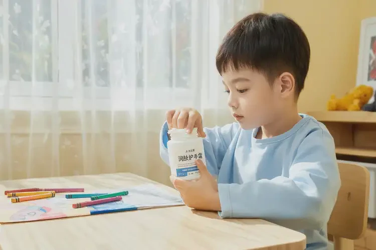 孩子手上容易長濕疹能徹底自愈嗎(圖1)