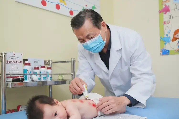 嬰幼兒肛周出現(xiàn)濕疹不管它會(huì)自己自愈嗎(圖1)