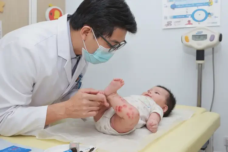 宝宝小腿容易长湿疹可以治好吗(图2)