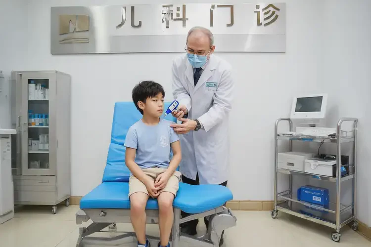 少兒小腿上偶爾長(zhǎng)濕疹可不可以根治(圖2)