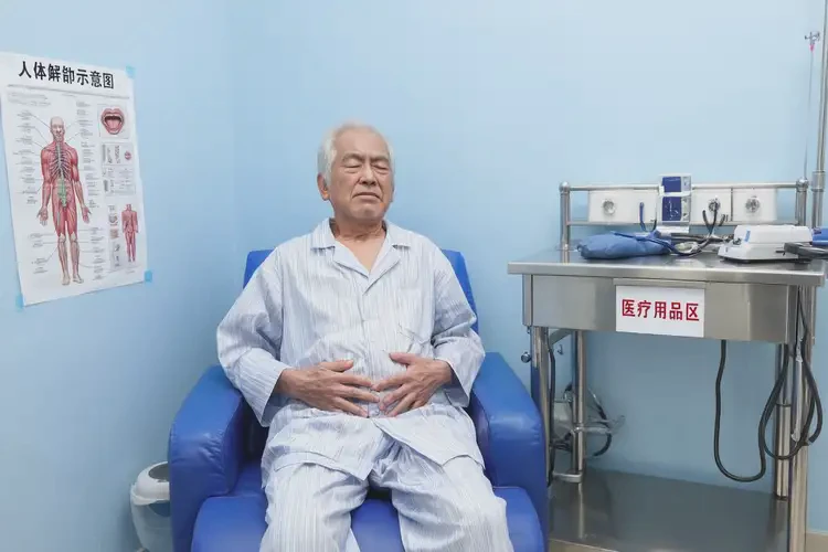 老人肚子上長(zhǎng)濕疹可不可以根治(圖2)