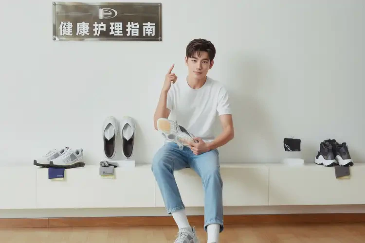 青年人脚上容易长湿疹能彻底自愈吗(图2)