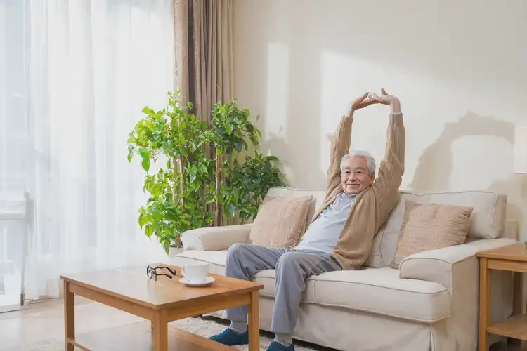 高齡老人手臂上經(jīng)常起濕疹可不可以根治(圖1)