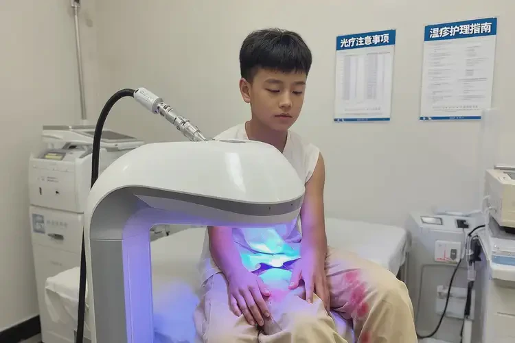 青少年小腿經(jīng)常起濕疹不管它會自己好嗎(圖1)