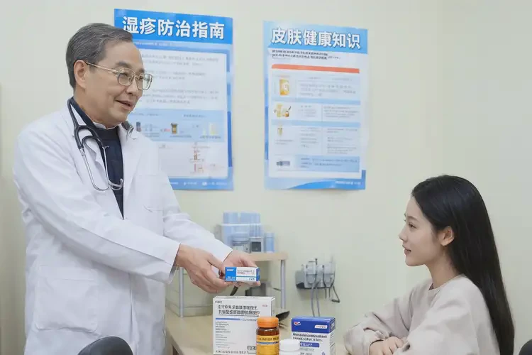 高齡老人身上經(jīng)常長濕疹可不可以根治(圖3)