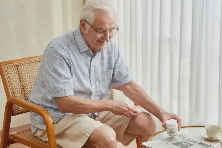 高齡老人小腿經(jīng)常長濕疹能不能根治(圖2)