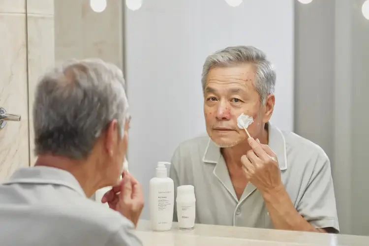 老年人臉上經(jīng)常起濕疹可不可以根治(圖3)