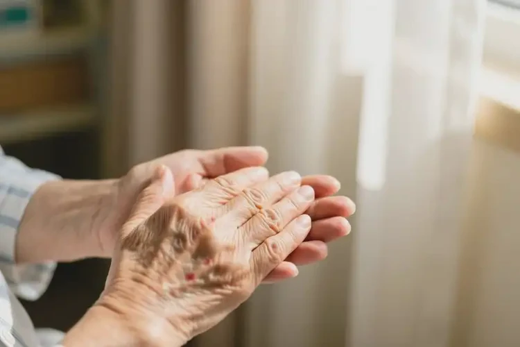 高齡老人手上經(jīng)常長濕疹可不可以徹底自愈(圖4)