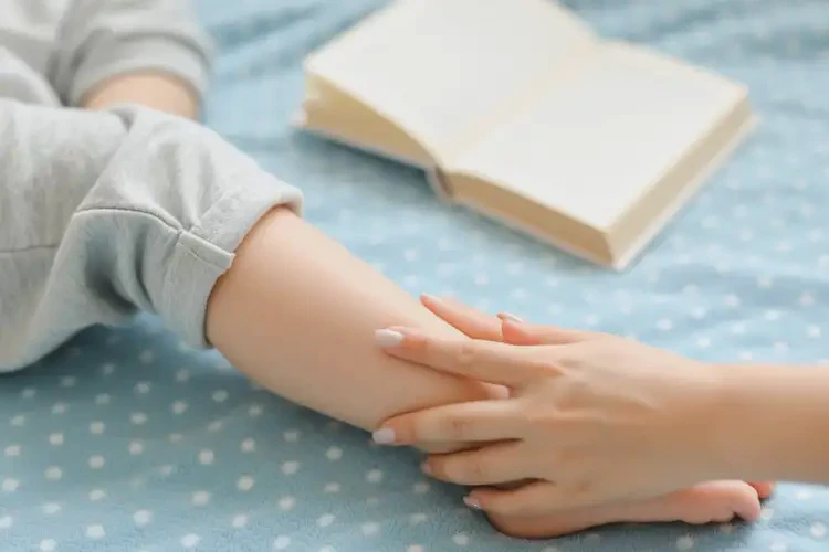 小学生小腿上容易起湿疹可不可以根治(图2)