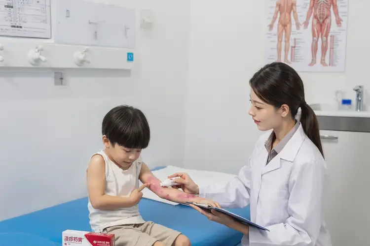 兒童身上容易長(zhǎng)濕疹不管它會(huì)自己痊愈嗎(圖2)