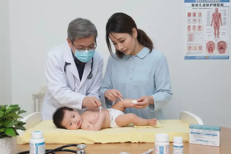 嬰幼兒屁股上偶爾起濕疹能夠徹底治愈嗎(圖2)