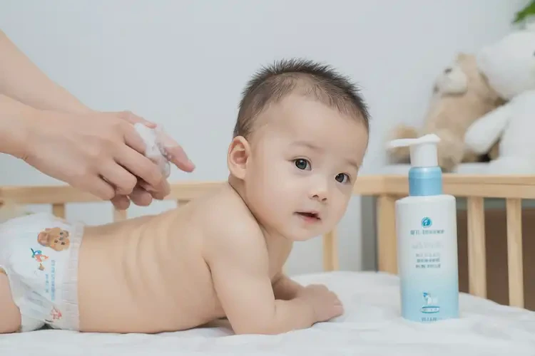 嬰幼兒屁股上偶爾起濕疹能夠徹底治愈嗎(圖3)