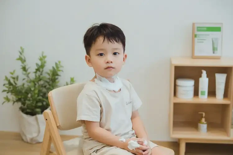 少兒脖子上偶爾起濕疹可不可以根治(圖2)