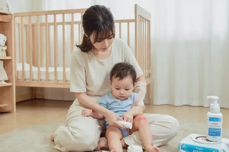 嬰幼兒脖子上容易起濕疹可以治好嗎(圖2)