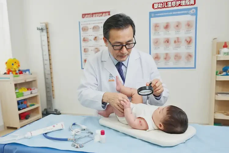 新生兒屁股上出濕疹可不可以徹底自愈(圖1)