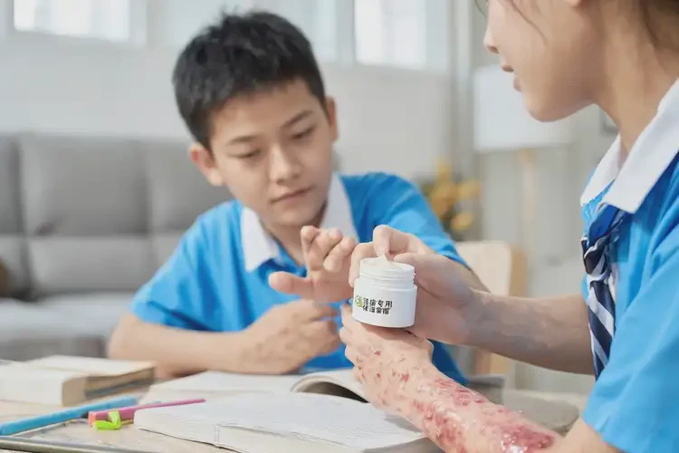 中學(xué)生手臂上容易起濕疹可以徹底自愈嗎(圖2)