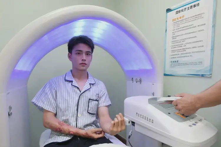 青年人大腿容易長(zhǎng)濕疹能夠徹底治愈嗎(圖1)